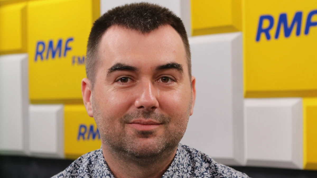 Prezydent w tym tygodniu podpisze ustawę, która daruje telewizji i radiu publicznemu 1 mld 260 mln zł rekompensaty za nieopłacone abonamenty – zapowiedział jego rzecznik Błażej Spychalski, gość Porannej rozmowy w RMF FM. Chodzi o znowelizowaną przez Sejm ustawę o opłatach abonamentowych, która zakłada rekompensatę w wysokości 1 mld 260 mln zł dla publicznej radiofonii i telewizji z tytułu utraconych w latach 2018-19 opłat abonamentowych. "Nie ma żadnego handlu" – tak mówi o pojawiających się w mediach doniesieniach, że Andrzej Duda podpisze ustawę o telewizji publicznej, a w zamian Sejm przyjmie ustawę jego autorstwa o pomocy frankowiczom.  