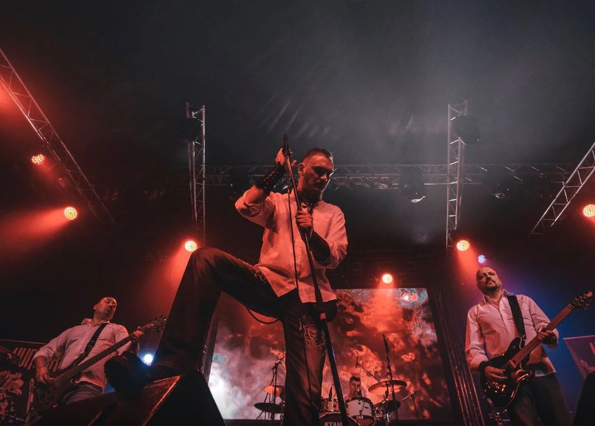 Kilkanaście organizacji wystosowało list otwarty do prezydenta Kielc Bogdana Wenty apelując o odwołanie koncertu węgierskiego zespołu rockowego "Hungarica". "Po konsultacjach z ambasadą Węgier podjąłem decyzję o rezygnacji z tego wydarzenia" - powiedział prezydent miasta. 