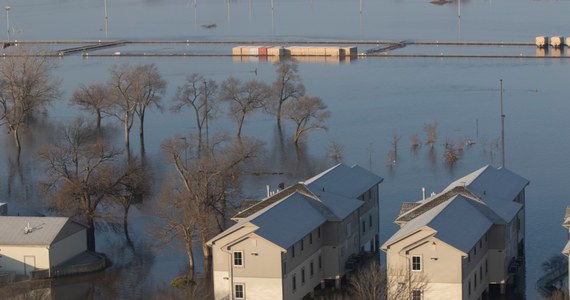 Co najmniej trzy osoby zginęły a jedną uznaje się za zaginioną w wyniku powodzi, która nawiedziła dwa amerykańskie stany - Nebraska i Missouri w środkowo-wschodniej części USA. Wylała Missouri, najdłuższa rzeka w Stanach Zjednoczonych.