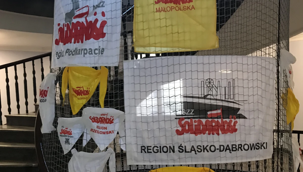 ​Po południu planowane są kolejne rozmowy nauczycielskiej Solidarności ze stroną rządową. To ostatni dzień, który nauczyciele dają przedstawicielom rządu na spełnienie ich postulatów przed zapowiadanym na jutro zaostrzeniem protestu. Od ponad tygodnia nauczyciele okupują budynek kuratorium w Krakowie.