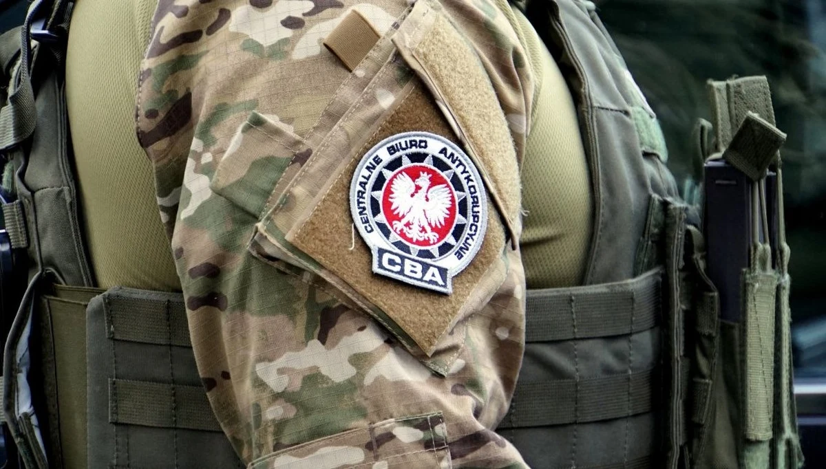 Centralne Biuro Antykorupcyjne zatrzymało kolejne trzy osoby w sprawie wyłudzeń blisko 29 mln zł z firmy zajmującej się remontami linii kolejowych - dowiedziała się PAP. To przedsiębiorcy wystawiający fikcyjne faktury - wynika z ustaleń śledztwa. 