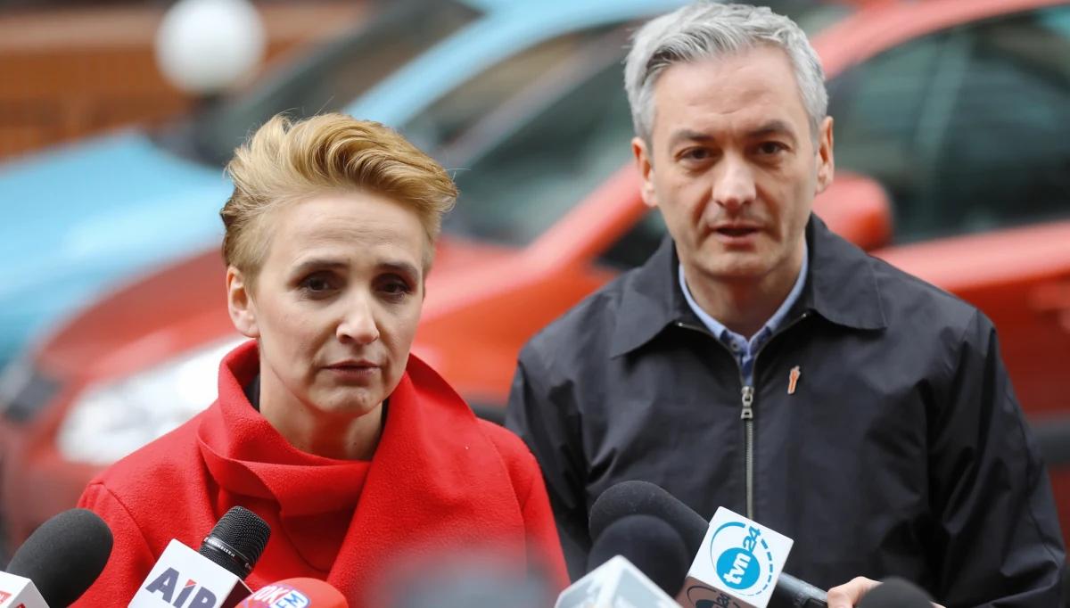 Polityczna wolta Joanny Scheuring-Wielgus staje się faktem. Posłanka Teraz! - partii, którą tworzyła wspólnie z Ryszardem Petru - zdecydowała się startować w wyborach do Parlamentu Europejskiego z list… Wiosny. Lider ugrupowania Robert Biedroń poinformował na konferencji prasowej, że Scheuring-Wielgus wystartuje z drugiego miejsca na warszawskiej liście jego partii. Posłanka zapewniała zaś, że cieszy się, że jest "w tej drużynie", bo będzie "wśród osób, które są kompetentne, merytoryczne, dla których takie wartości jak wolność, równość, różnorodność to są wartości podstawowe".