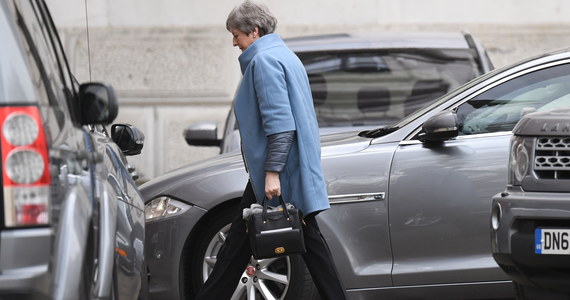 Rzecznik brytyjskiej premier Theresy May zapowiedział, że szefowa rządu napisze jeszcze dziś lub jutro do przewodniczącego Rady Europejskiej Donalda Tuska w sprawie odłożenia w czasie brexitu. Nie jest jednak na razie jasne, jaka będzie formalna propozycja brytyjskiego rządu.