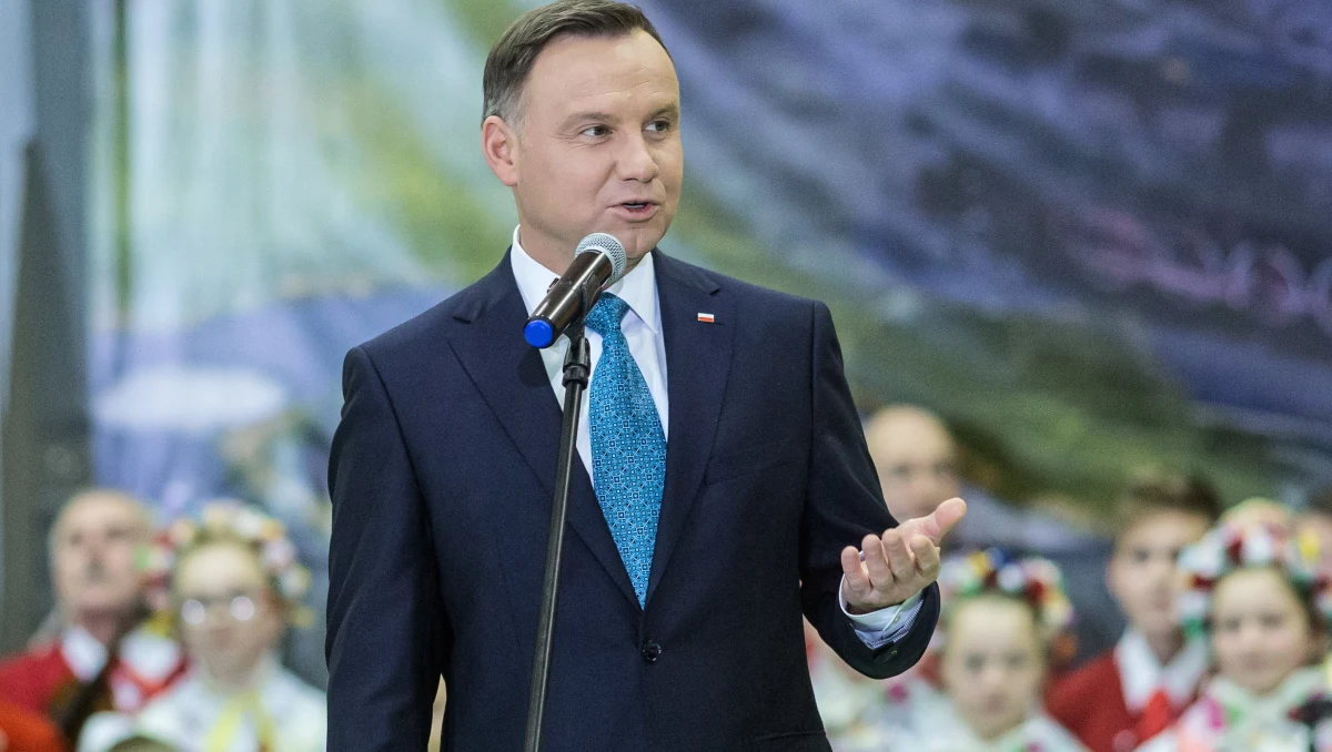Podejmę rozmowy z premierem Mateuszem Morawieckim w sprawie oczekiwań nauczycieli co do wzrostu wynagrodzeń – zapowiedział prezydent Andrzej Duda. Jak dodał, oczekiwania nauczycieli "są uzasadnione".