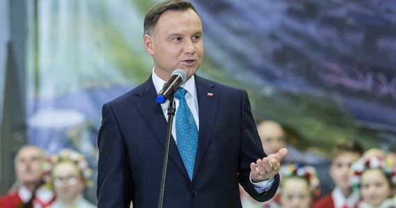 Podejmę rozmowy z premierem Mateuszem Morawieckim w sprawie oczekiwań nauczycieli co do wzrostu wynagrodzeń – zapowiedział prezydent Andrzej Duda. Jak dodał, oczekiwania nauczycieli "są uzasadnione".