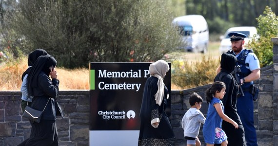 W Christchurch na wschodzie Nowej Zelandii rozpoczęły się pierwsze pogrzeby ofiar piątkowych ataków na meczety w tym mieście. 