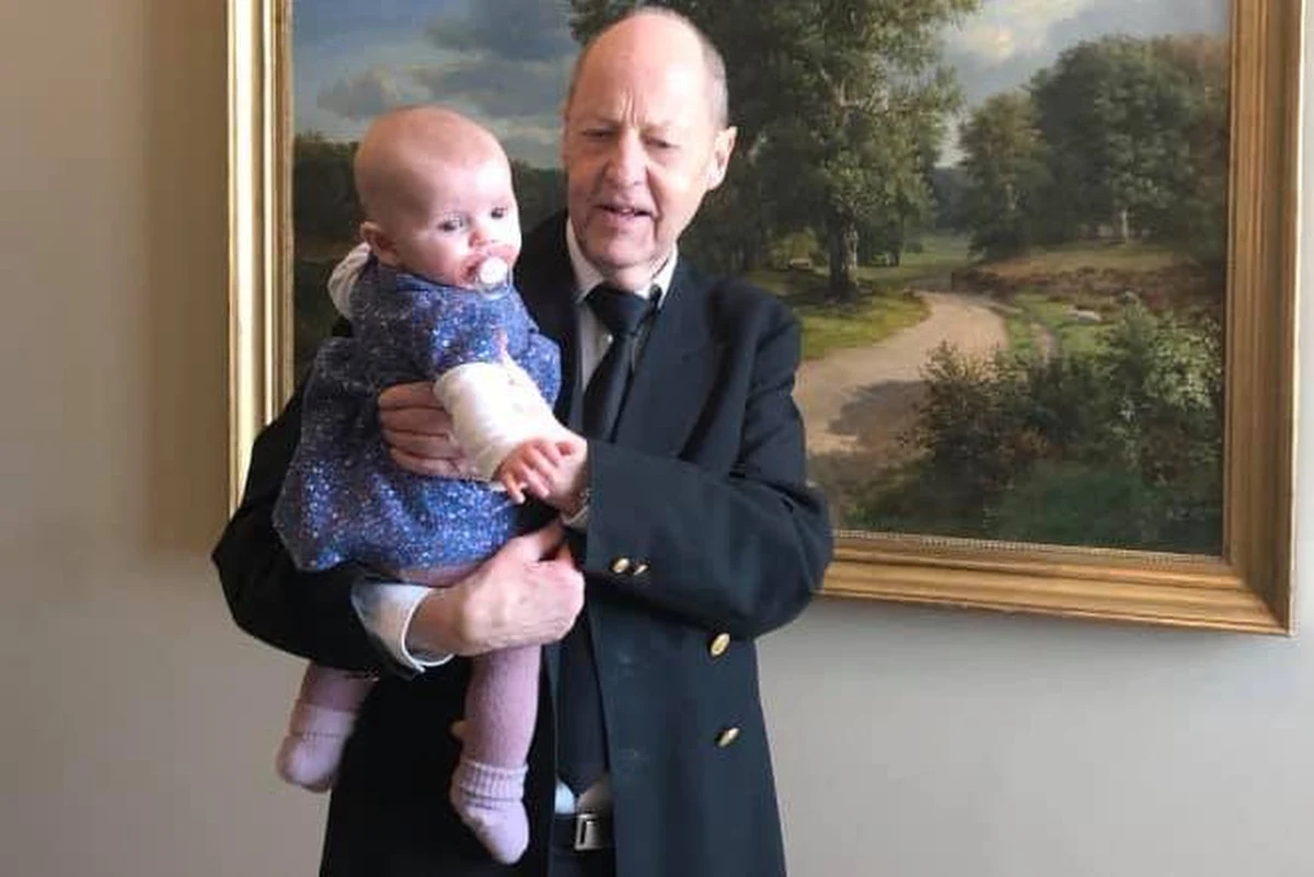 Mette Abildgaard jest duńską posłanką i mamą 5-miesięcznej dziewczynki. W dniu, gdy ojciec nie mógł zająć się dzieckiem, zabrała córkę do pracy. Nie wszystkim się to spodobało. Polityczka została poproszona o usunięcie dziecka z sali posiedzeń parlamentu.