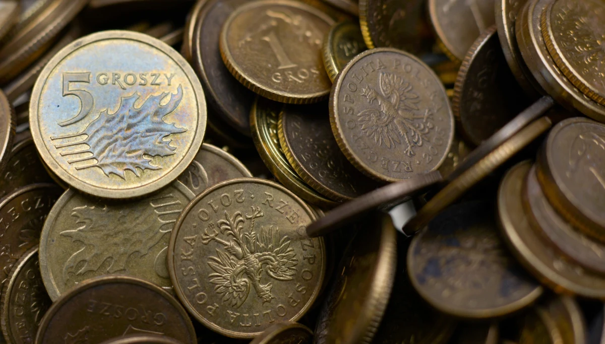 30 groszy miesięcznie dostaje z ZUS mieszkanka Wrocławia, która przepracowała w swoim życiu tylko cztery miesiące. To najniższa wypłacana przez ZUS emerytura w regionie. Największe świadczenie emerytalne - 13 tys. zł - otrzymuje mieszkaniec Wałbrzycha, który przepracował 53 lata. 