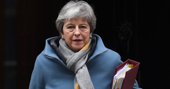 Brytyjska premier Theresa May potwierdziła w Izbie Gmin, że zwróciła się do przewodniczącego Rady Europejskiej Donalda Tuska z wnioskiem o wydłużenie procesu wyjścia z UE do 30 czerwca. Zaznaczyła, że sprzeciwia się dłuższemu opóźnieniu brexitu.