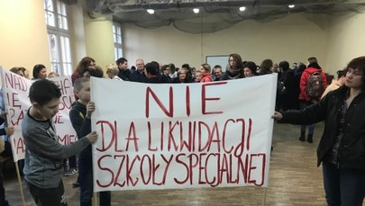 "Nie dla likwidacji szkoły specjalnej". Protest we Wrocławiu