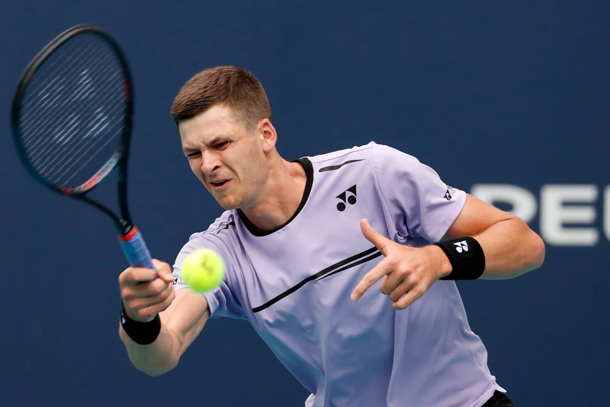 Hubert Hurkacz pokonał włoskiego tenisistę Matteo Berrettiniego 6:4, 6:3 w pierwszej rundzie turnieju ATP rangi Masters 1000 w Miami. Kolejnym rywalem Polaka będzie rozstawiony z numerem trzecim Austriak Dominic Thiem, który w niedzielę wygrał imprezę w Indian Wells.