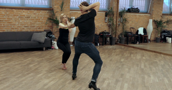 "Taniec z Gwiazdami": Rumba Justyny Żyły - Wideo - Film w INTERIA.PL