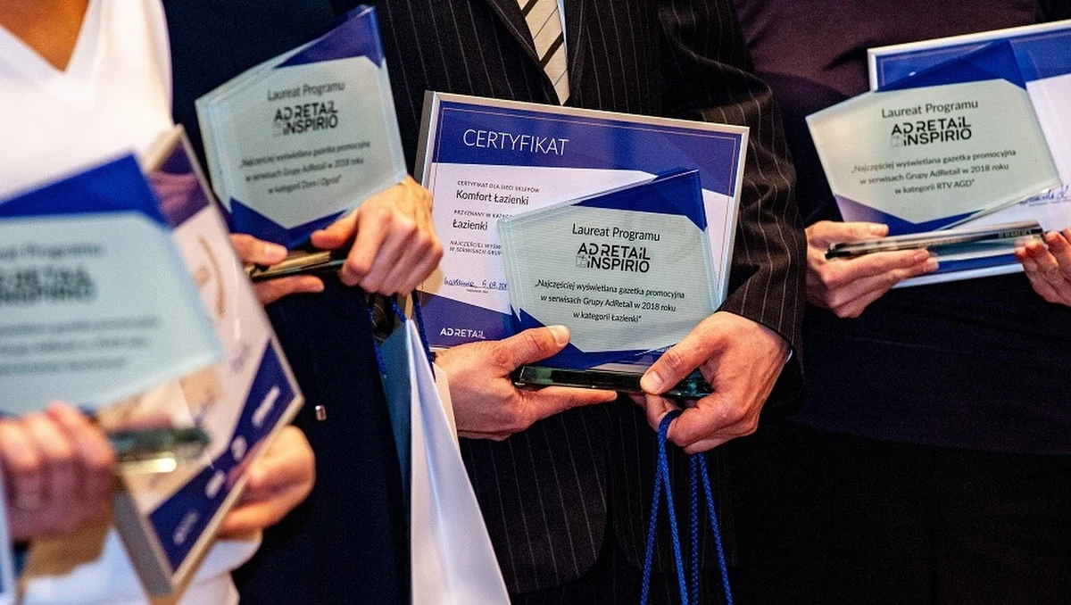 Na początku marca br. poznaliśmy laureatów 3. już edycji Programu AdRetail Inspirio (AdRI). Tym razem aż 13 członków kapituły oceniało materiały promocyjne z całego ubiegłego roku, w tym ze wszystkich dyskontów, supermarketów, hipermarketów oraz sieci convenience. Łącznie przeanalizowano ponad 4 tys. publikacji. Miały one w sumie 43 mln centymetrów kwadratowych powierzchni i przeszło 72 tys. stron. I tak w poszczególnych segmentach zwyciężyły publikacje Lidla, Intermarche, Carrefoura i Żabki. 