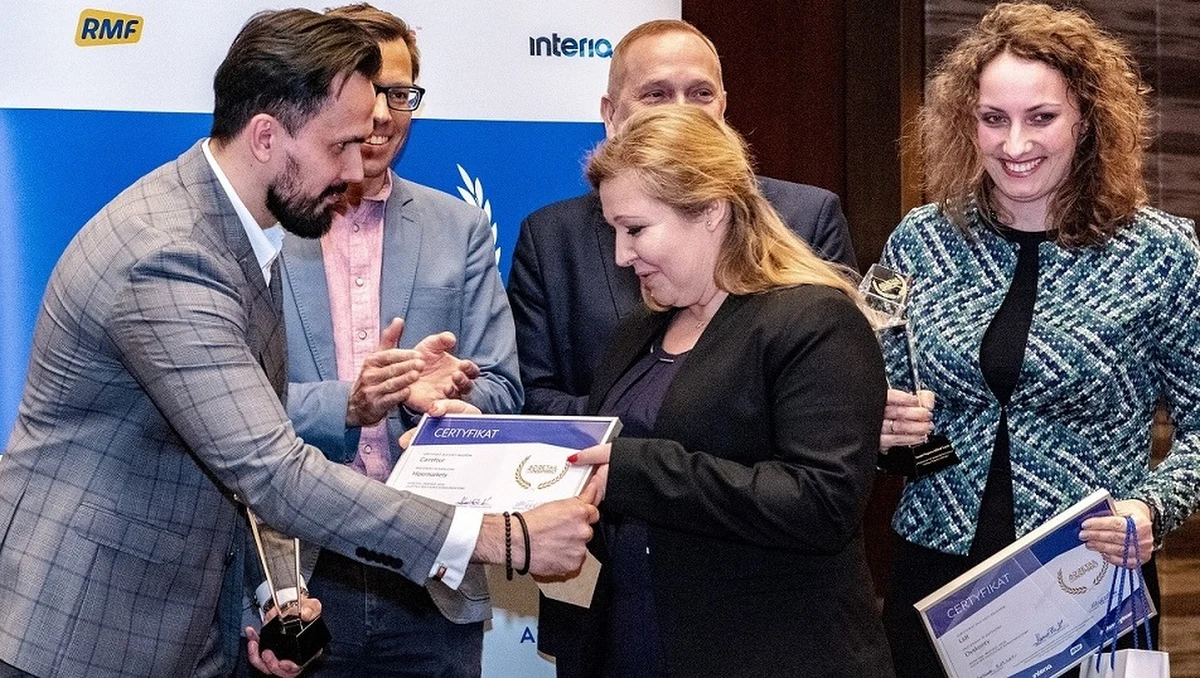 W III edycji Programu AdRetail Inspirio (AdRI) nagrodzono najczęściej wyświetlane gazetki w największych na rynku serwisach i aplikacjach agregujących promocje. Leroy Merlin, Komfort Łazienki, Agata Meble, Carrefour, Intermarche, RTV EURO AGD, Super-Pharm, Rossmann, Pepco, SMYK i POLOmarket to tegoroczni zwycięzcy. Laureaci przyznają, że powyższy ranking to dobre zestawienie, które idealnie może motywować sieci handlowe do jeszcze większej rywalizacji o uwagę konsumentów w kanale online. I dodają, że przyznane wyróżnienia z pewnością zobowiązują do podnoszenia jakości tego typu publikacji.