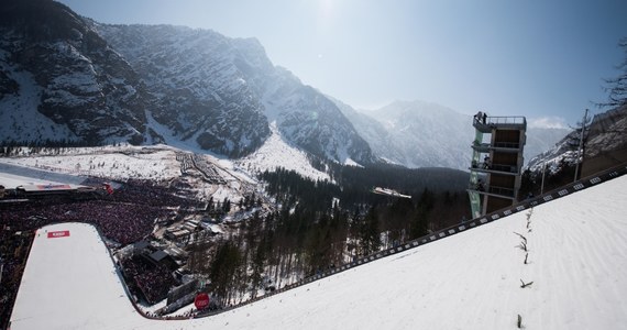 Kamil Stoch uzyskał 224 metry i zajął szóste miejsce w kwalifikacjach do piątkowego konkursu Pucharu Świata w skokach narciarskich na mamucim obiekcie w słoweńskiej Planicy. Wygrał Japończyk Ryoyu Kobayashi - 248 m. W pierwszej serii wystąpi pięciu Polaków.