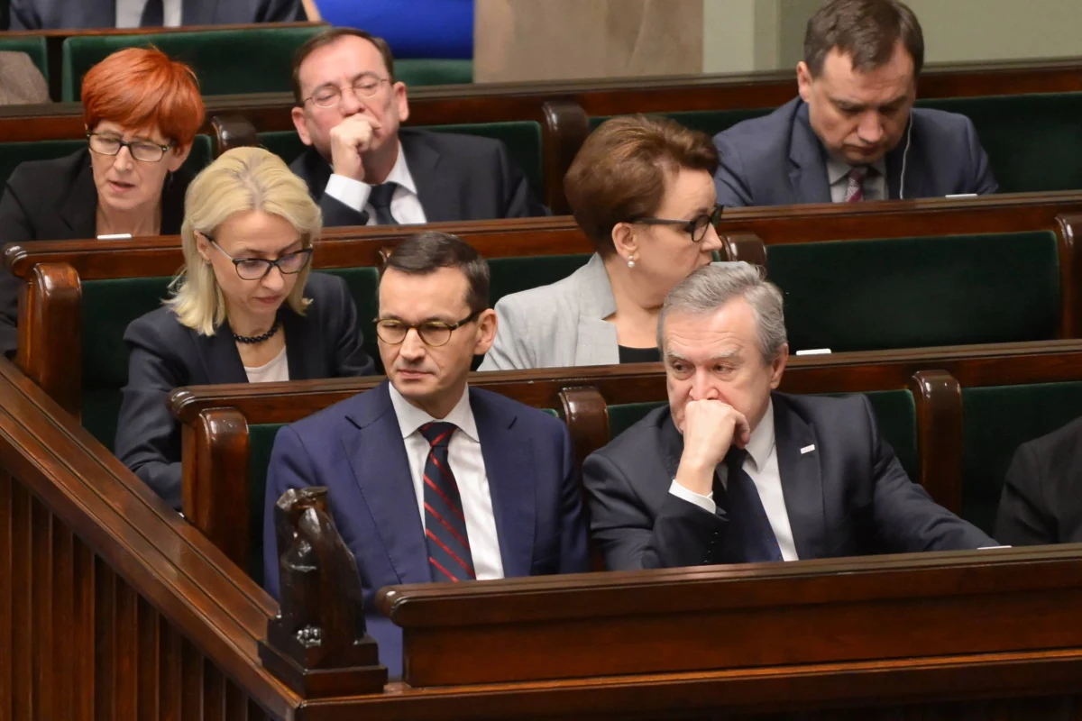Nie będzie premiera, będzie za to minister finansów. Reporter RMF FM Grzegorz Kwolek poznał skład rządowej delegacji na poniedziałkowe rozmowy z nauczycielami, którzy domagają się podwyżek i grożą strajkiem.