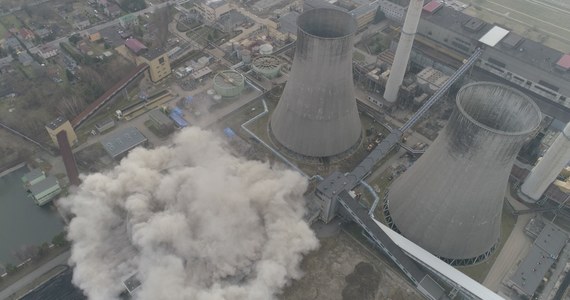 Spektakularne wyburzenie na terenie Elektrowni Łagisza w Będzinie. W powietrze wysadzono tam gigantyczną chłodnię kominową. Wszystko trwało zaledwie 3,5 sekundy.