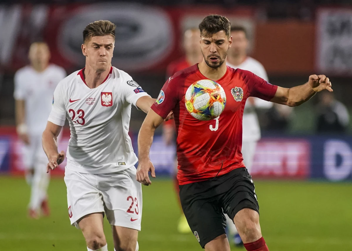 "Wychodziłem na boisko dobrze zmotywowany i chciałem pomóc drużynie. Fajnie, że wygraliśmy" - stwierdził po wygranym 1:0 meczu eliminacji piłkarskich mistrzostw Europy z Austrią strzelec gola dla Polski - Krzysztof Piątek. Czy piłka mnie szuka? "Ja szukam piłki, a ona mnie znajduje" - dodał. 