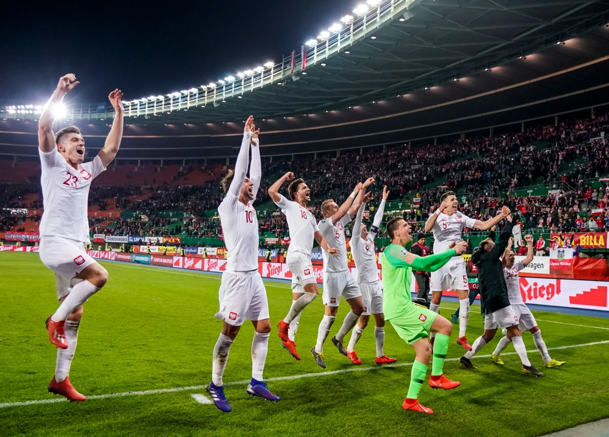 Polscy piłkarze od zwycięstwa rozpoczęli udział w eliminacjach mistrzostw Europy. Podopieczni Jerzego Brzęczka pokonali w Wiedniu Austrię 1:0. Prowadzenie w grupie G objęła Macedonia Północna, która wygrała u siebie 3:1 z Łotwą - następnym rywalem biało-czerwonych.
