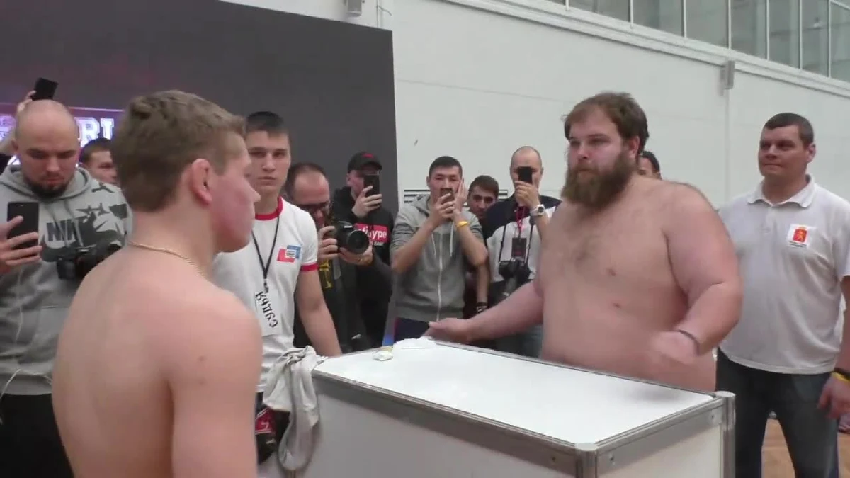 W dniach 16-17 marca w rosyjskim Krasnojarsku odbywał się Siberian Powers Show. Jedną z jego głównych atrakcji były zawody w... policzkowaniu. Wygrał je ważący 168 kilogramów Wasilij Kamocki.