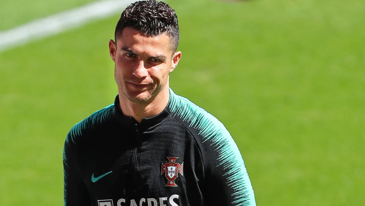 Komisja dyscyplinarna UEFA zdecydowała o karze dla zawodnika Jvuentusu Turyn Cristiano Ronaldo. Portugalczyk będzie musiał zapłacić 20 tysięcy euro kary za nieodpowiednie zachowanie w trakcie meczu 1/8 finału Ligi Mistrzów z Atletico Madryt.