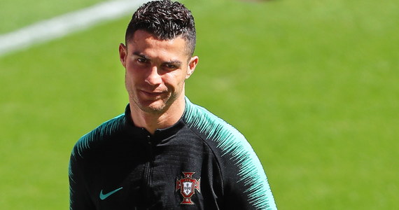 Komisja dyscyplinarna UEFA zdecydowała o karze dla zawodnika Jvuentusu Turyn Cristiano Ronaldo. Portugalczyk będzie musiał zapłacić 20 tysięcy euro kary za nieodpowiednie zachowanie w trakcie meczu 1/8 finału Ligi Mistrzów z Atletico Madryt.