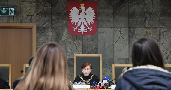 Karę dożywocia wymierzył sąd 29-letniemu Przemysławowi J. Jest on oskarżony o zabójstwo matki, wiceprokurator okręgowej w Krakowie Anny J. Zadał jej kilkadziesiąt ciosów nożem.