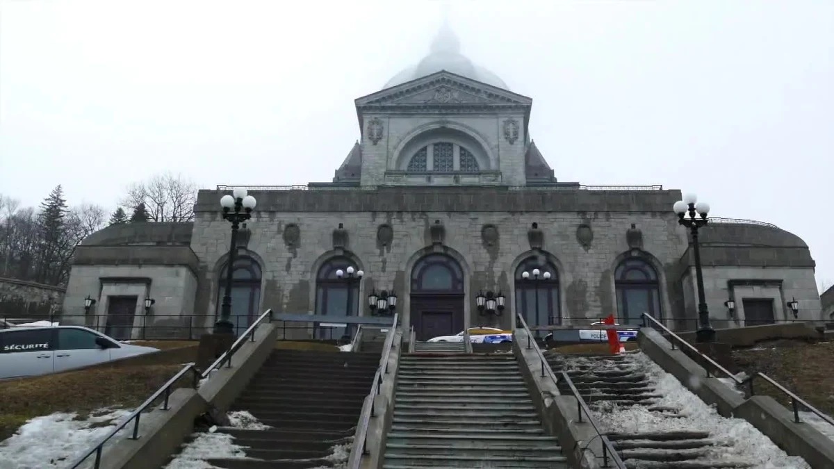 77-letni kanadyjski ksiądz katolicki Claude Grou został w piątek zaatakowany ostrym narzędziem i lekko ranny podczas odprawiania mszy w największym kościele Kanady, katolickim oratorium św. Józefa w Montrealu - poinformowała miejscowa policja.