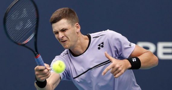 ​Hubert Hurkacz wygrał z Dominikiem Thiemem 6:4, 6:4 w 2. rundzie turnieju ATP rangi Masters 1000 w Miami. Będący czwartą rakietą świata Austriak Dominic Thiem, który w niedzielę triumfował w Indian Wells, jest najwyżej notowanym tenisistą pokonanym przez wrocławianina.