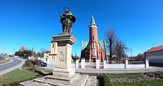 Drzewica to nieduże (bo liczące nieco ponad 4 tys. mieszkańców) historyczne miasto w Łódzkiem, usytuowane jest pomiędzy Piotrkowem Trybunalskim a Radomiem. Otrzymała prawa miejskie w XV wieku; później w XIX stuleciu je utraciła, aby odzyskać je w 1987 roku. Miasto leży w granicach województwa łódzkiego, ale historycznie powiązane jest z Małopolską. Właśnie Drzewica była w sobotę bohaterem naszego cyklu Twoje Miasto w Faktach RMF FM.