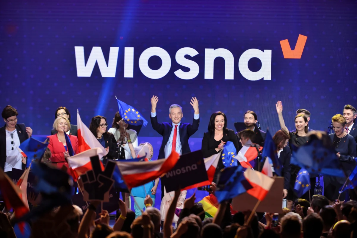 Robert Biedroń będzie "jedynką" na warszawskiej liście Wiosny w wyborach do europarlamentu. Drugie miejsce w Warszawie przypadło posłance Teraz! Joannie Scheuring-Wielgus. Ugrupowanie na konwencji w stolicy  zaprezentowało liderów list. 