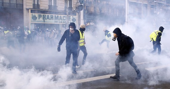 Do starć ulicznych doszło po demonstracji ruchu „żółtych kamizelek” w Paryżu. Grupy anarchistów i chuliganów zaczęły podpalać kontenery ze śmieciami i obrzuciły kamieniami policję, która odpowiedziała na ataki gazem łzawiącym i armatkami wodnymi.