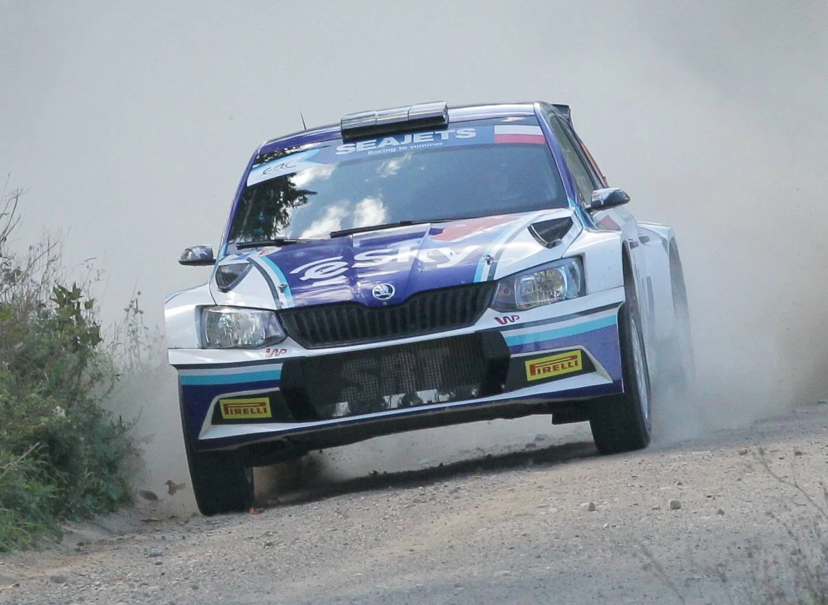 Polska załoga Łukasz Habaj z pilotem Danielem Dymurskim (Skoda Fabia R5) triumfowała w pierwszej tegorocznej imprezie z cyklu mistrzostw Europy - Rajdzie Azorów. Polacy wyprzedzili Portugalczyków Ricardo Mourę i Antonio Costę i objęli prowadzenie w klasyfikacji ME.