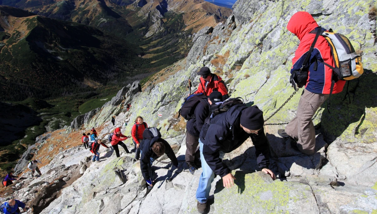 ​Nocna akcja ratunkowa w Tatrach. Ratownicy pospieszyli na pomoc taternikom, którzy wspinali się na ramieniu Świnicy.