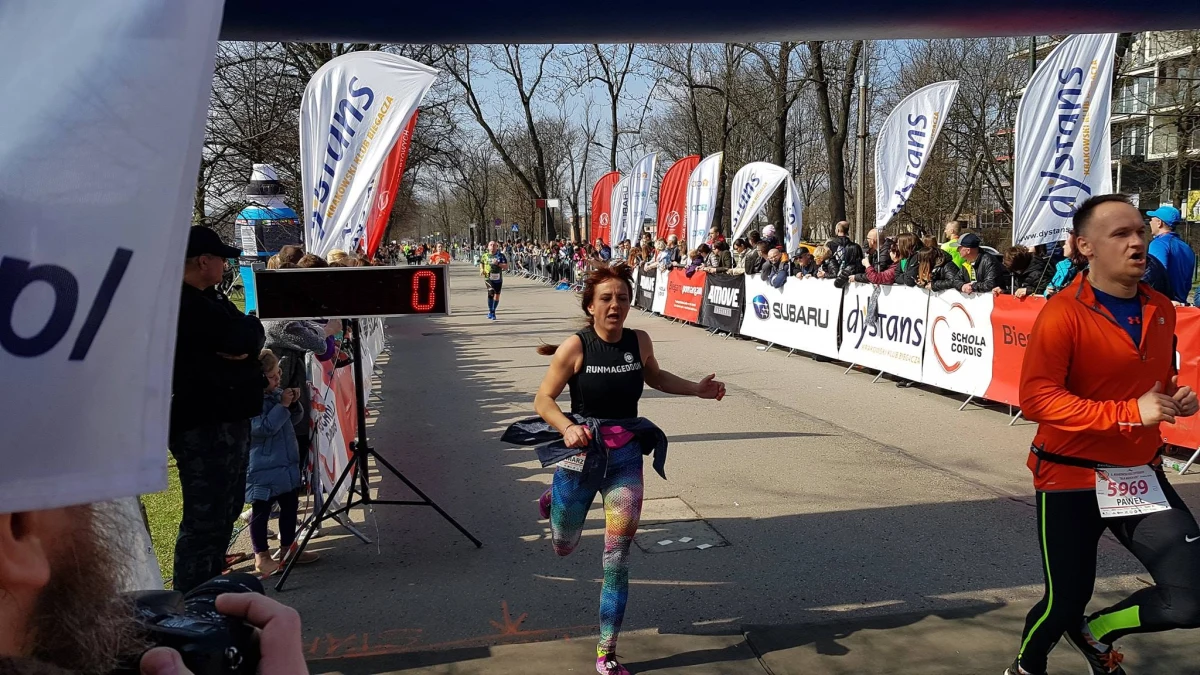 Prawie 5 tys. osób pobiegło  w Krakowie „Dla małych serc”. Charytatywny Półmaraton Marzanny odbył się po raz 16, a Krakowski bieg z Dystansem po raz 5. Dochód z zawodów zostanie przeznaczony na leczenie małych pacjentów kardiologicznych.