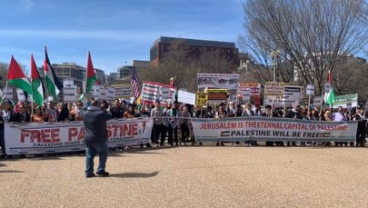 Benjamin Netanjahu w Waszyngtonie, przed Białym Domem demonstracje