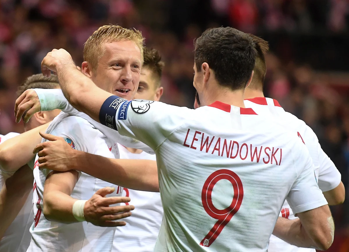 Zwycięstwem Polaków zakończył się ich drugi mecz w eliminacjach Euro 2020! Biało-Czerwoni pokonali na PGE Narodowym Łotyszy 2:0. Na listę strzelców wpisał się w 76. minucie Robert Lewandowski. Drugą bramkę zdobył w 84. minucie Kamil Glik.
