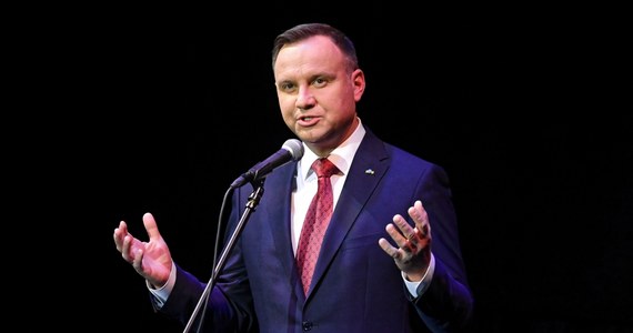 Prezydent Andrzej Duda pogratulował w niedzielę wieczorem na Twitterze zwycięstwa piłkarskiej  reprezentacji Polski z Łotyszami w eliminacjach Euro 2020. „Serdeczne podziękowania dla całej Ekipy! Tak trzymać!” – pisał.