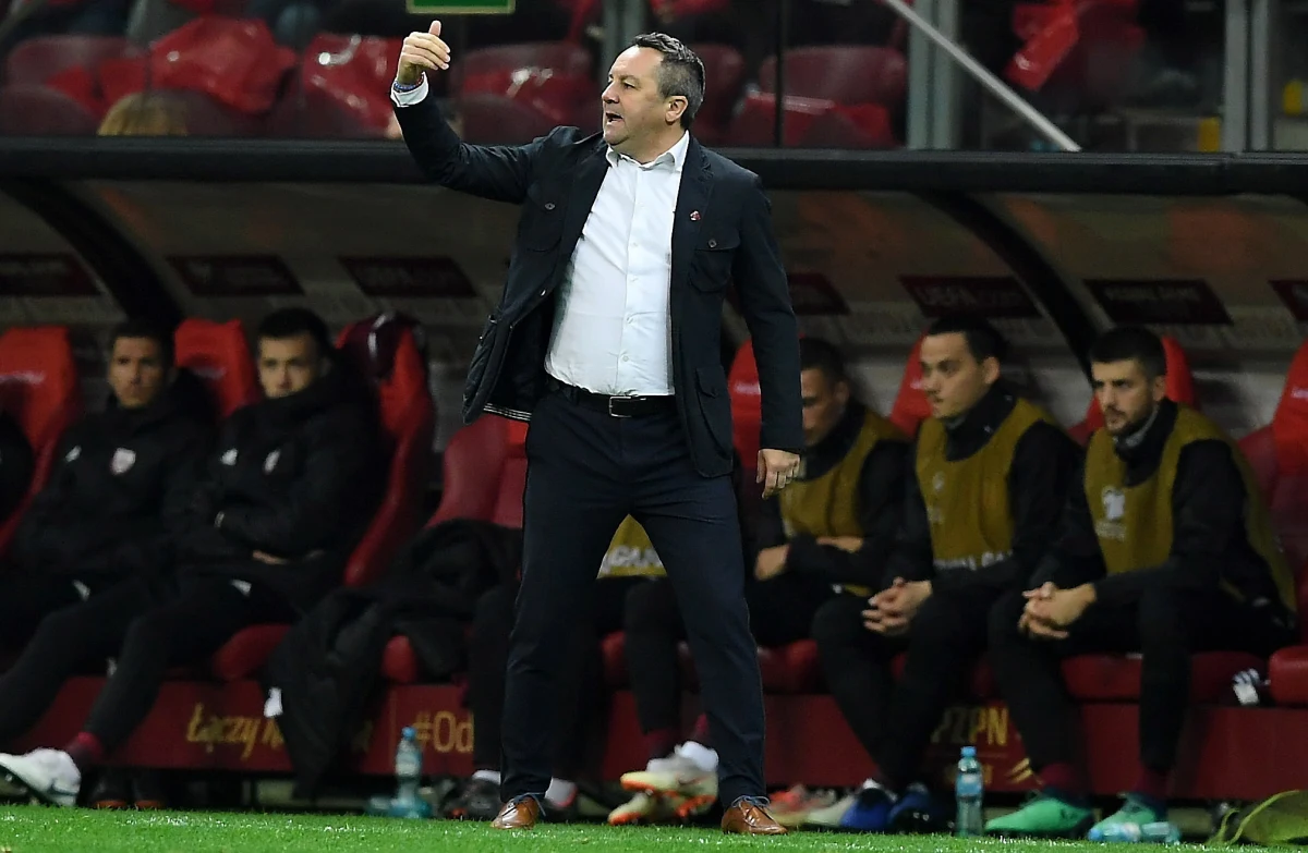 „Oglądaliśmy dzisiaj dobry mecz. Oba zespoły miały swoje sytuacje. Jeżeli jednak grając z tak topowym zespołem nie zdobywa się bramek z wypracowanych sytuacji, to wcześniej czy później musi się to zemścić. I tak się dzisiaj stało.” – podsumował niedzielny mecz trener reprezentacji Łotwy Slavisa Stojanovic.