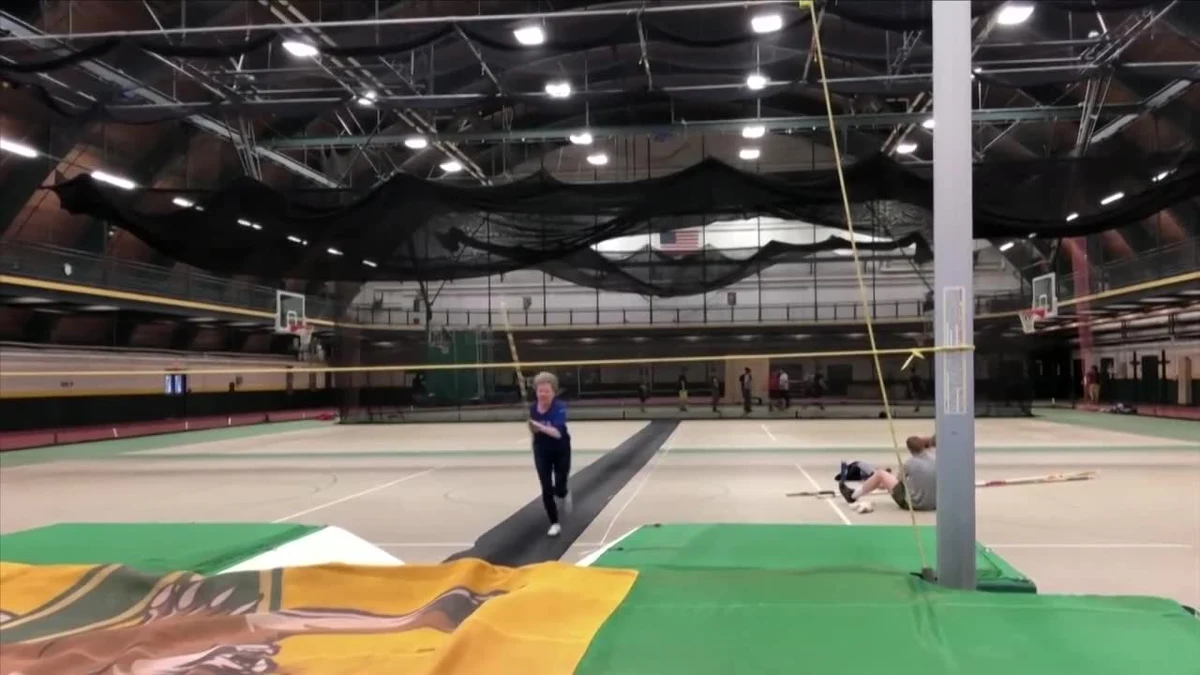 Ma 84 lata, a kondycji mogłoby jej pozazdrościć wielu nastolatków. Florence Meiler, dziarska staruszka, biega, uprawia skok w dal i trójskok, a nawet... skacze o tyczce. Amerykanka przygotowuje się do halowych zmagań World Masters Athletics Championships, w których ma zamiar wystartować w wielu dyscyplinach, włącznie z rozgrywanym jednego dnia (!) pięciobojem. 