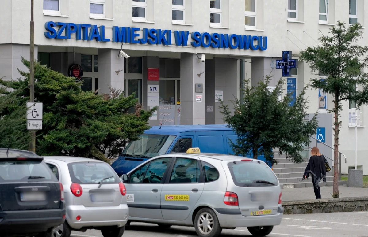 Lekarz prowadzący 39-letniego pacjenta, który zmarł 18 marca w Sosnowieckim Szpitalu Miejskim po wielogodzinnym pobycie na izbie przyjęć, został odsunięty od obowiązków. Jak zapowiedział prezes placówki, Dariusz Składowski „Nie będzie pełnił swoich obowiązków do czasu pełnego wyjaśnienia sprawy”.