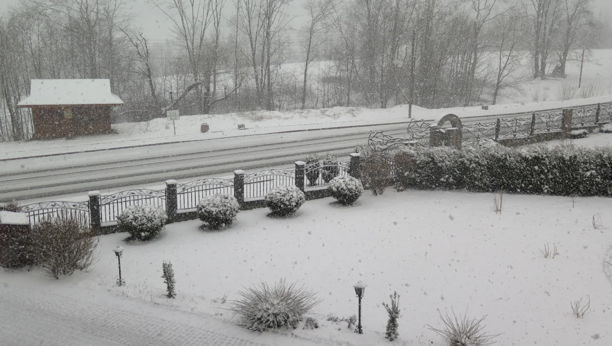 Choć od kilku dni trwa astronomiczna wiosna, to zimowa aura da się nam jeszcze we znaki. Według prognoz, w najbliższych dniach ma śnieżyć.
