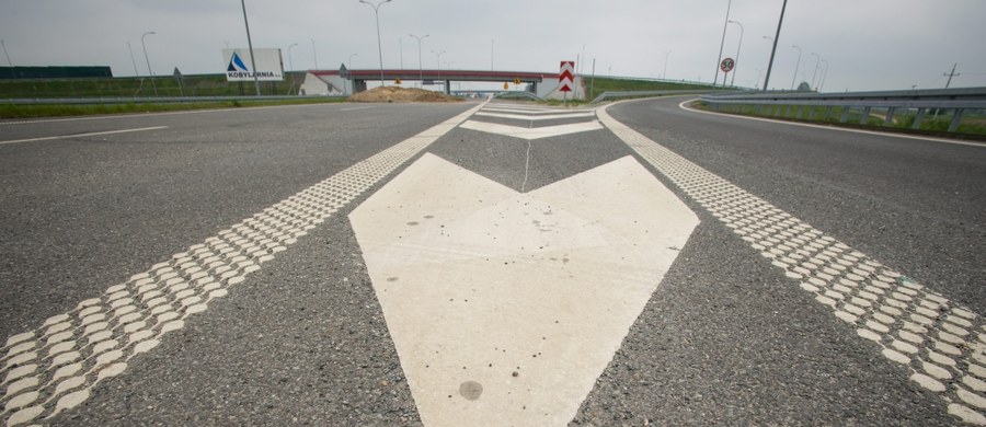 Dziś rozpoczynają się prace związane z budową autostrady A1 w Łódzkiem, czyli rozbudową istniejącej dk nr 1 do standardu autostrady. Roboty prowadzone będą na odcinku "D" od Radomska do granic województwa. Kierowcy muszą się liczyć z utrudnieniami.