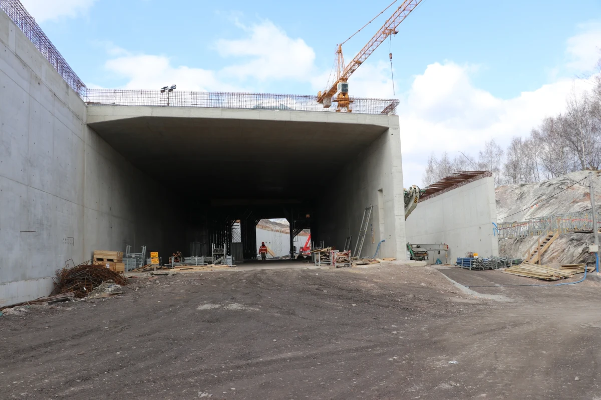 Już w sobotę 30 marca zmieni się organizacja ruchu na ul. Zakopiańskiej w Krakowie. Wszystko w związku z kolejnym etapem robót przy budowie Trasy Łagiewnickiej.