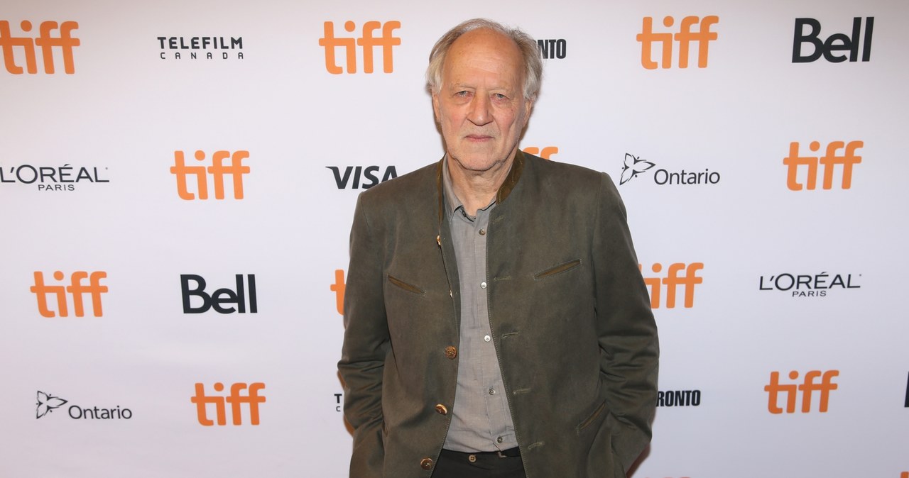 Uznany niemiecki reżyser Werner Herzog udzielił wywiadu dziennikarzowi serwisu "Indiewire" przy okazji premiery swojego najnowszego dokumentu "Herzog/Gorbaczow". Niemiecki reżyser rozmawia w nim z Michaiłem Gorbaczowem o jego życiu i okresie upadku Związku Radzieckiego. Twórca "Stroszka" nie bał się wygłosić kilku niepopularnych w Hollywood opinii - między innymi na temat Donalda Trumpa. Opowiedział także o swojej roli w "The Mandalorian" - serialu Disney'a rozgrywającym się w uniwersum "Gwiezdnych Wojen".