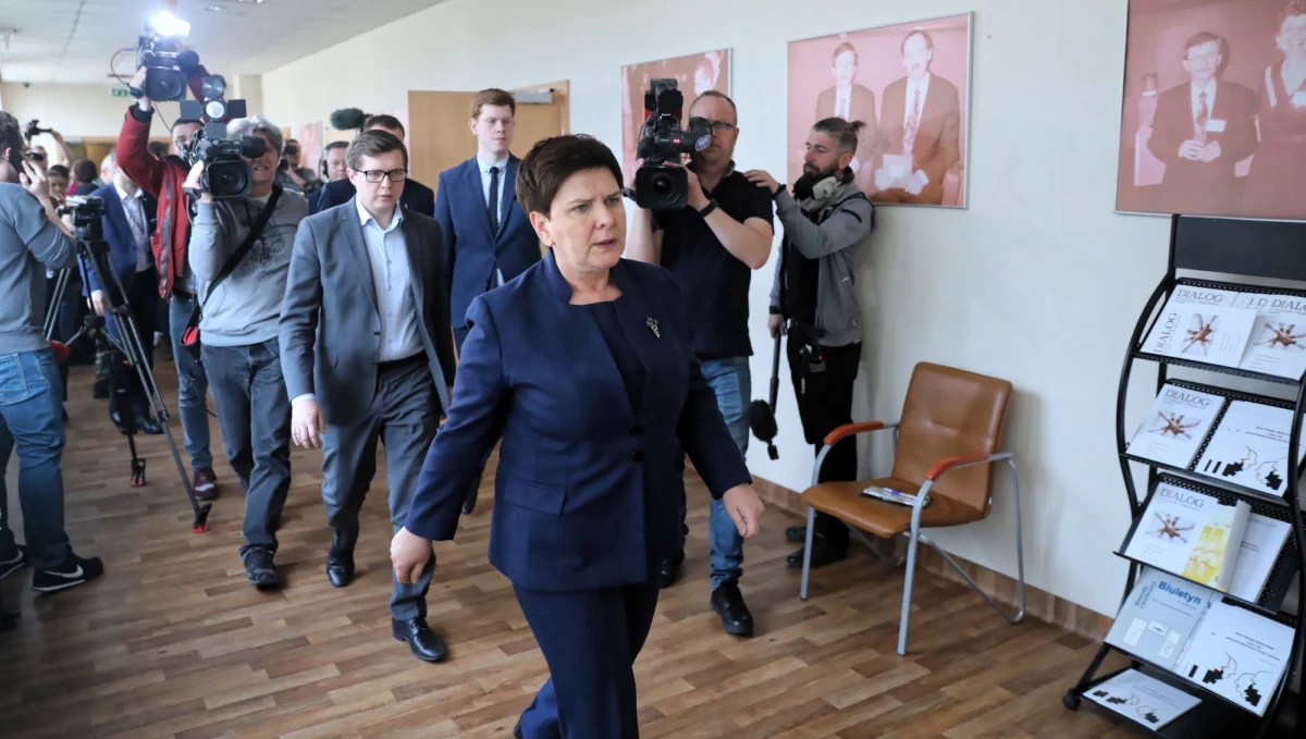 „To strona rządowa naciskała na jeszcze dłuższą przerwę w negocjacjach” - mówi w rozmowie z RMF FM szef Związku Nauczycielstwa Polskiego Sławomir Broniarz, odnosząc się do spotkania, które odbyło się w poniedziałek w Radzie Dialogu Społecznego, gdzie związek zawodowy rozmawiał z rządem. Kolejne spotkanie ma się odbyć w poniedziałek 1 kwietnia.