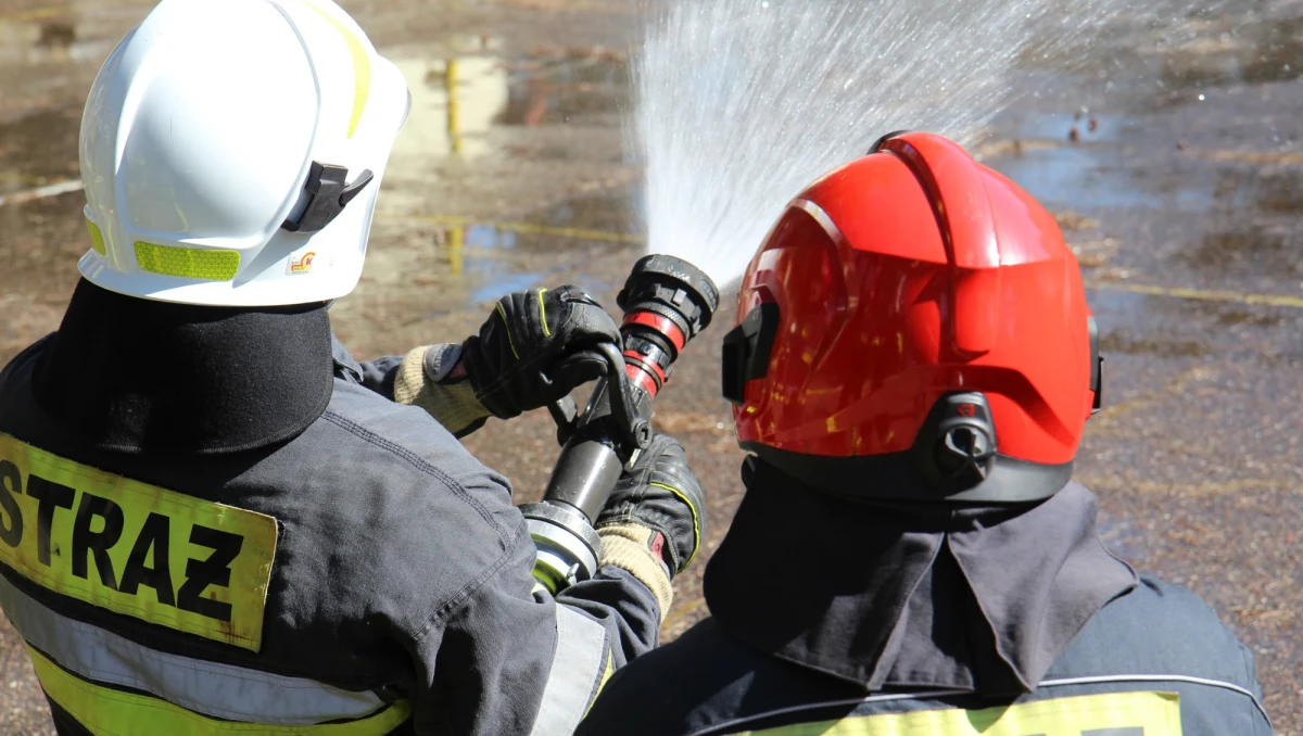 Tragedia w Malborku - trzy osoby zginęły w pożarze budynku i samochodu zaparkowanego w jego pobliżu.  
