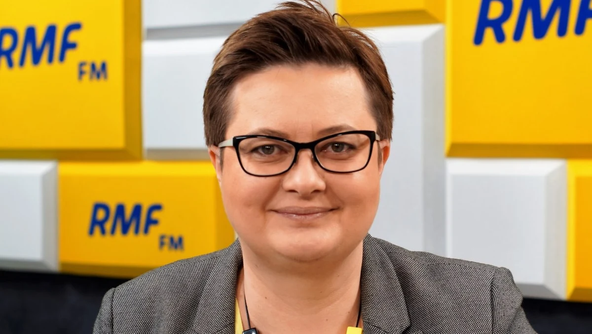 „Jesteśmy chyba jedynym ugrupowaniem w parlamencie obecnie, które dość jednoznacznie mówi, że Polski nie stać na te propozycje, które zgłasza PiS” – mówiła w Porannej rozmowie w RMF FM liderka Nowoczesnej Katarzyna Lubnauer. „Mądre kraje, wtedy gdy jest koniunktura, to odkładają pieniądze, a zadłużają wtedy, kiedy jest kryzys. Natomiast jeżeli ktoś się zadłuża wtedy, gdy jest koniunktura, to znaczy, że wtedy gdy będzie kryzys, to będzie mieć ostry kryzys. To co robi polski rząd jest nieodpowiedzialne” – podkreśliła. „Większość krajów UE w roku 2018 będzie miało prawdopodobnie nadwyżkę. W 2017 roku było to 13 krajów na 27, natomiast w 2018 może ich być jeszcze więcej. Polska miała cały czas deficyt” – mówiła rozmówczyni Roberta Mazurka.