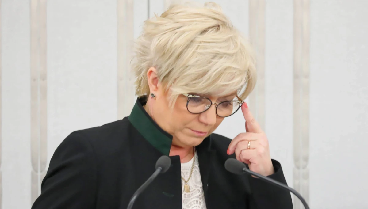 To siedmioro "starych sędziów" Trybunału Konstytucyjnego zwróciło się do Julii Przyłębskiej z wnioskiem, który oburzył ją do tego stopnia, że opowiedziała o jego otrzymaniu na sali rozpraw. Sędziowie wnioskowali o rozpatrzenie sprawy KRS przez pełny skład Trybunału.