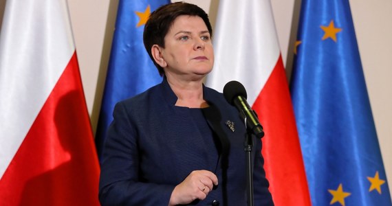 Trzy związki zawodowe nauczycieli - ZNP, Forum Związków Zawodowych i Solidarność - wysłały pisma z postulatami do wicepremier Beaty Szydło. "Rząd prosi nas o przesłanie postulatów i wcale ich nie czyta" - twierdzą nauczycielscy związkowcy. "To chocholi taniec" - mówi RMF FM wiceprezes Związku Nauczycielstwa Polskiego Krzysztof Baszczyński. 